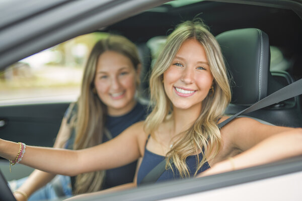 Chicas en un coche